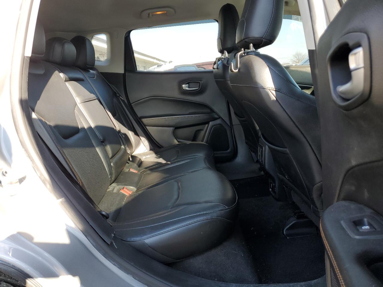 2018 Jeep Compass - Image 11