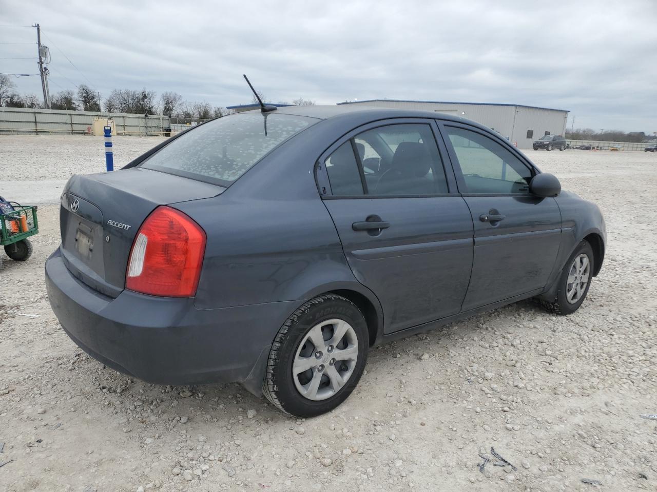 2010 Hyundai Accent - Image 3