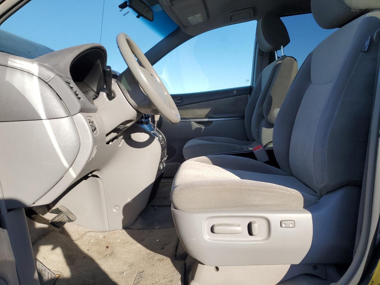 2009 Toyota Sienna - Image 7
