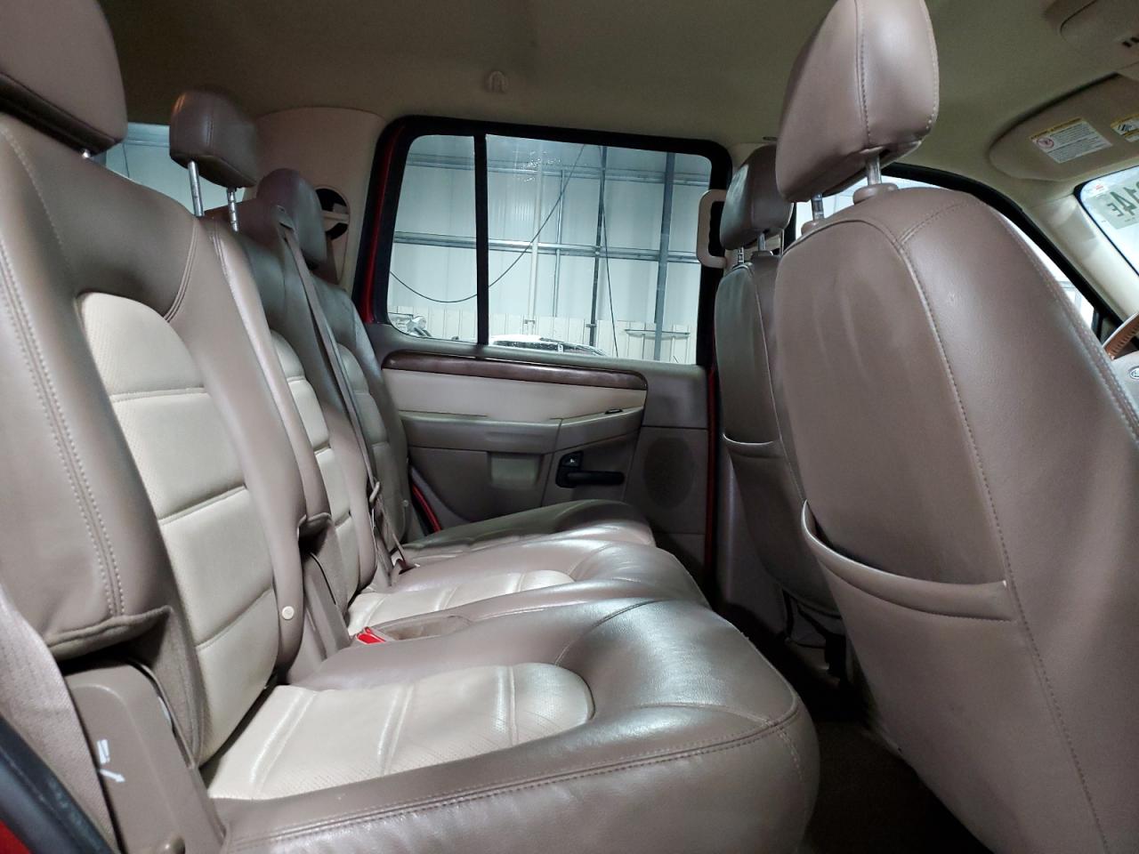 2004 Ford Explorer - Image 11