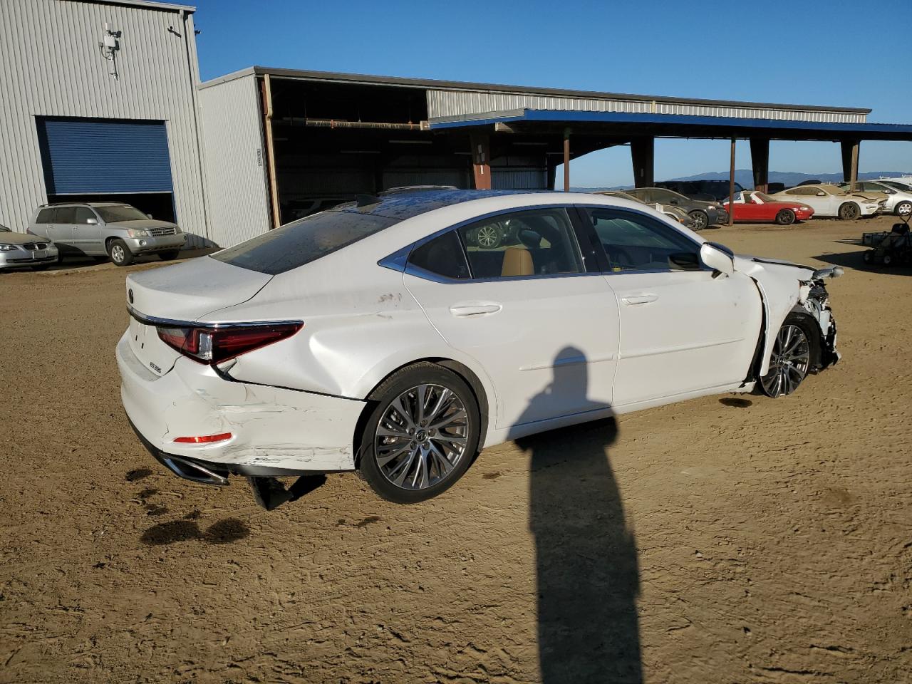 2019 Lexus ES - Image 3