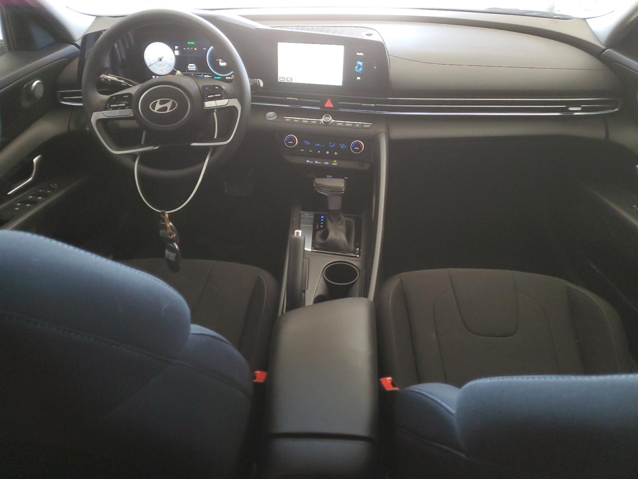2024 Hyundai Elantra - Image 8