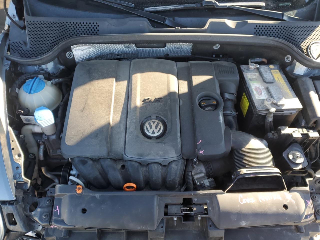 2013 Volkswagen Beetle - Image 12
