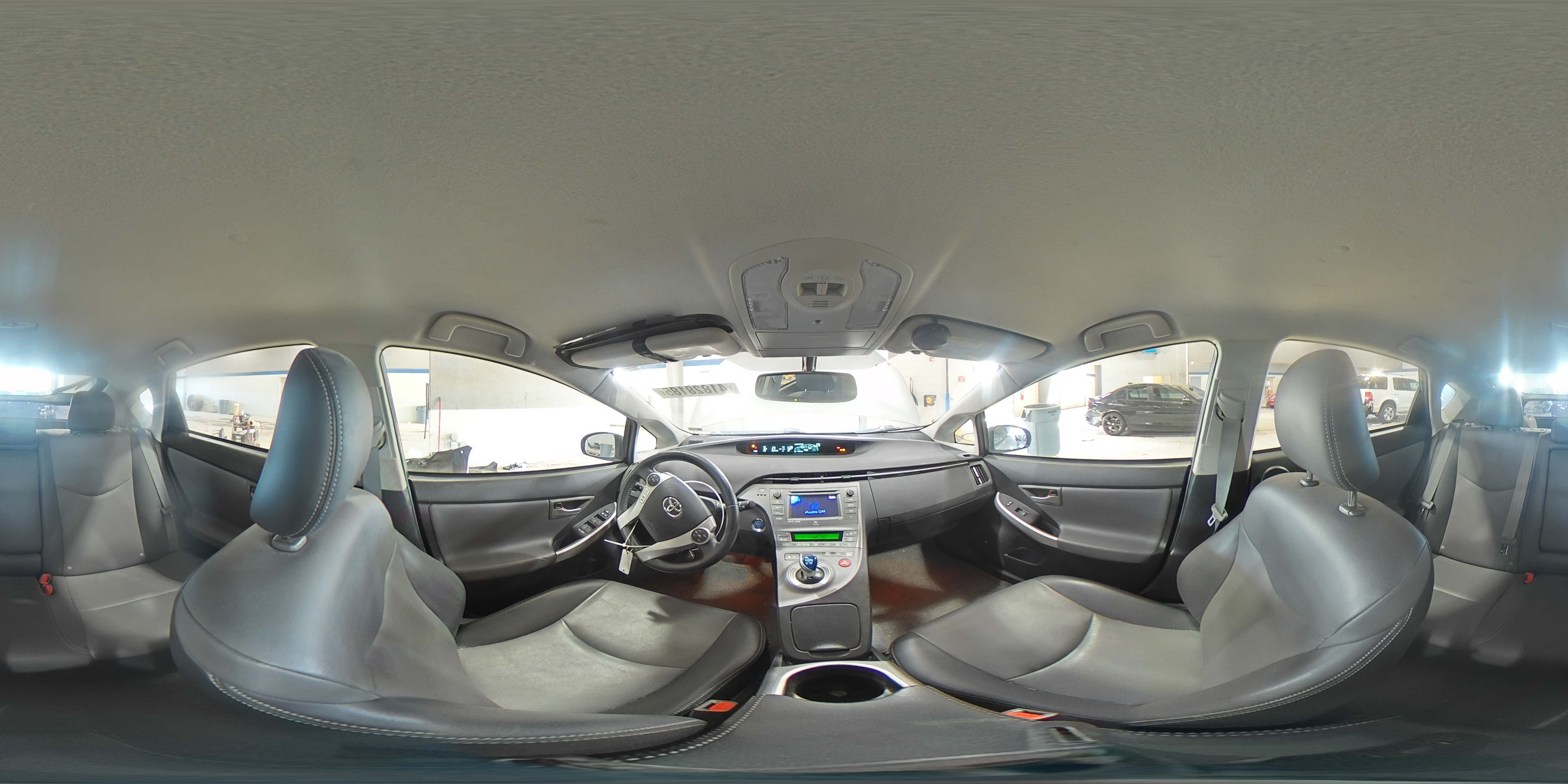 2014 Toyota Prius - Image 13