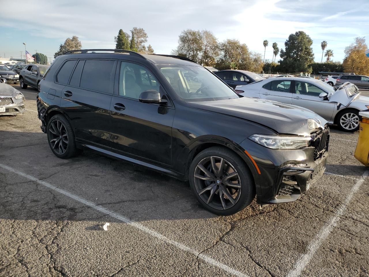 2022 BMW X7 - Image 4