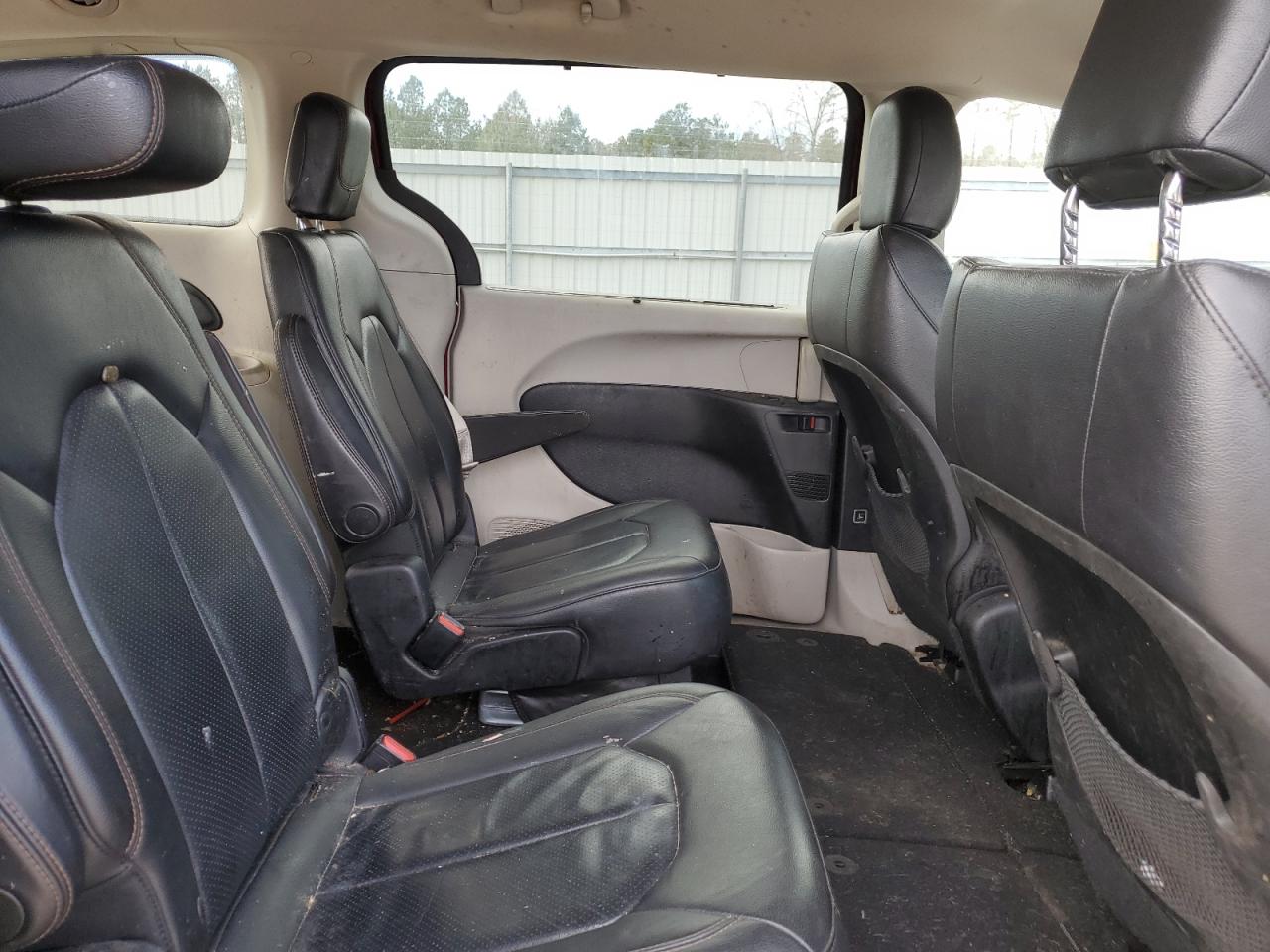 2019 Chrysler Pacifica - Image 11