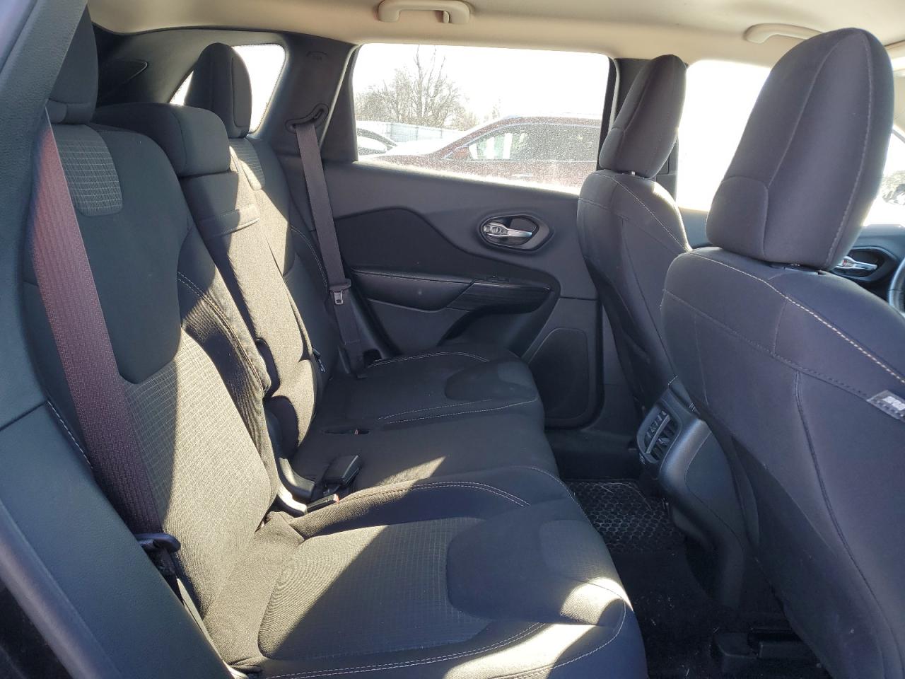 2016 Jeep Grand Cherokee - Image 10