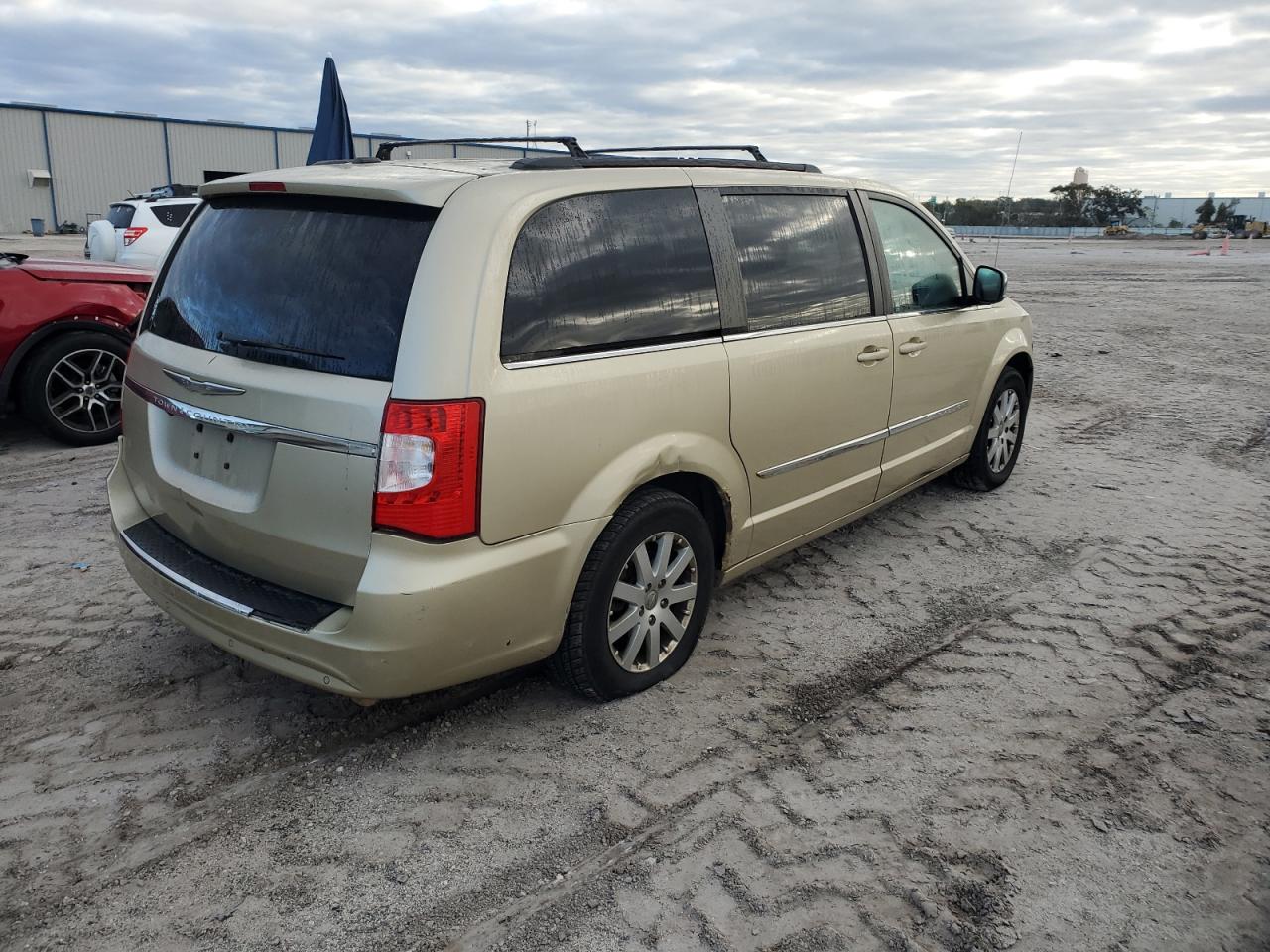 2011 Chrysler Town & Country - Image 3