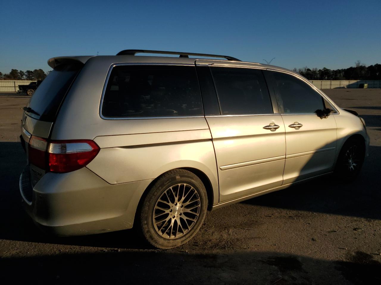 2005 Honda Odyssey - Image 3
