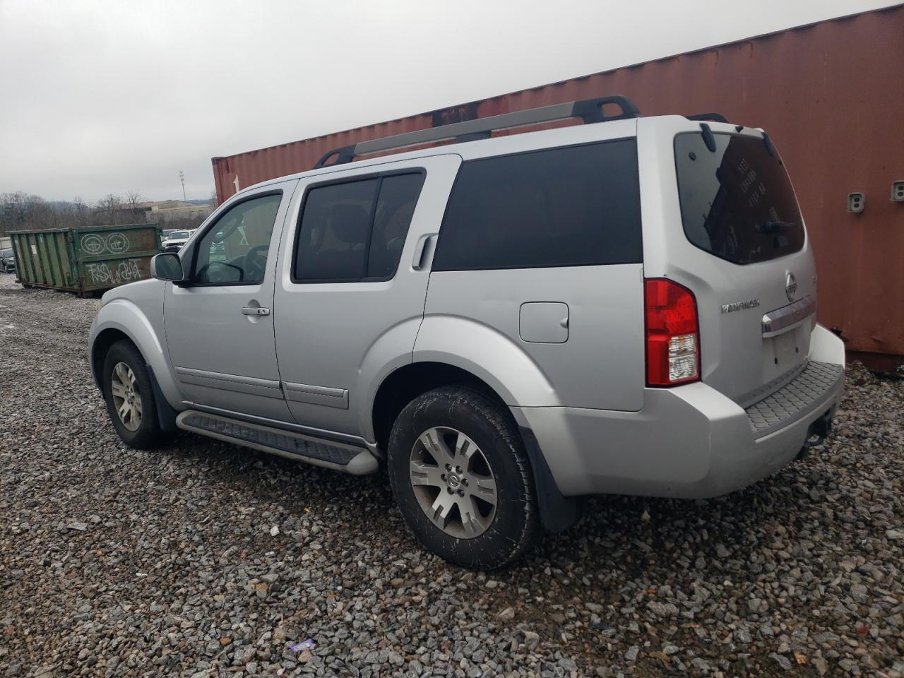 2011 Nissan Pathfinder - Image 2