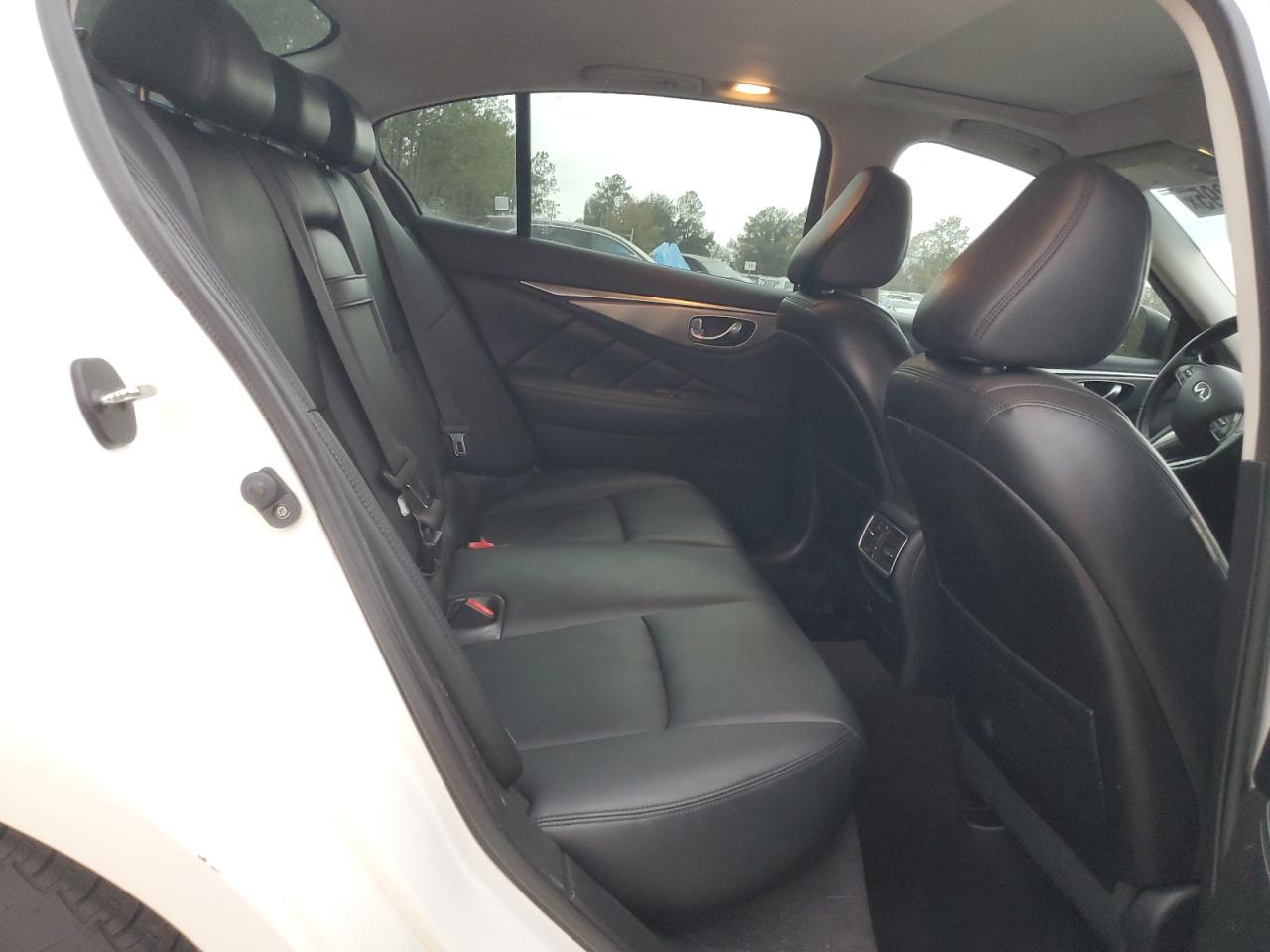 2015 Infiniti Q50 - Image 10