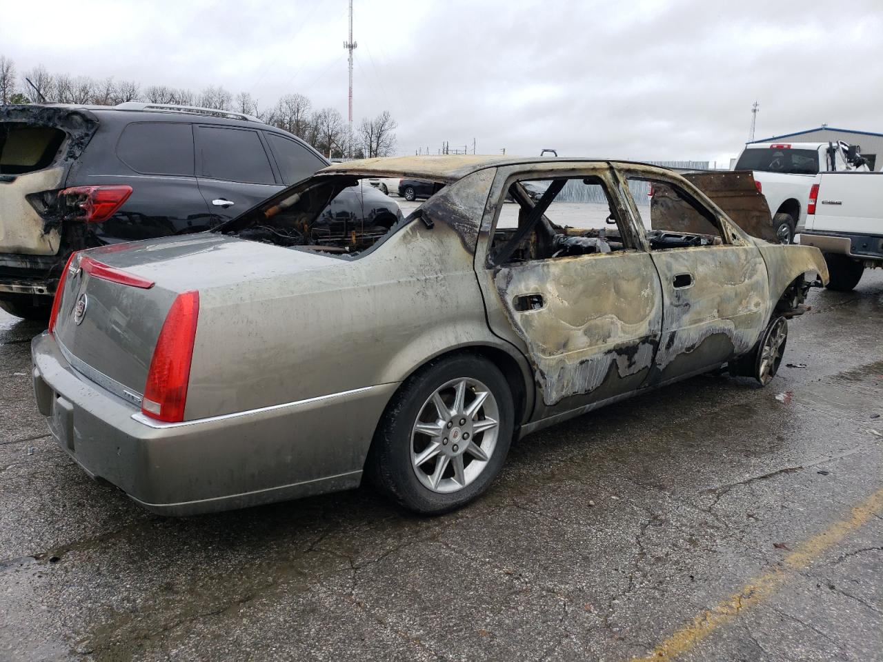 2010 Cadillac DTS - Image 3