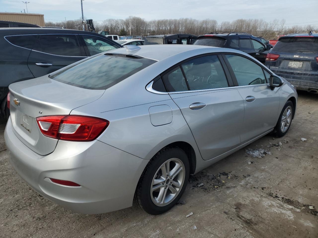 2018 Chevrolet Cruze - Image 3