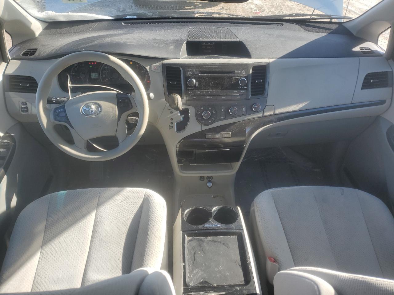 2011 Toyota Sienna - Image 8
