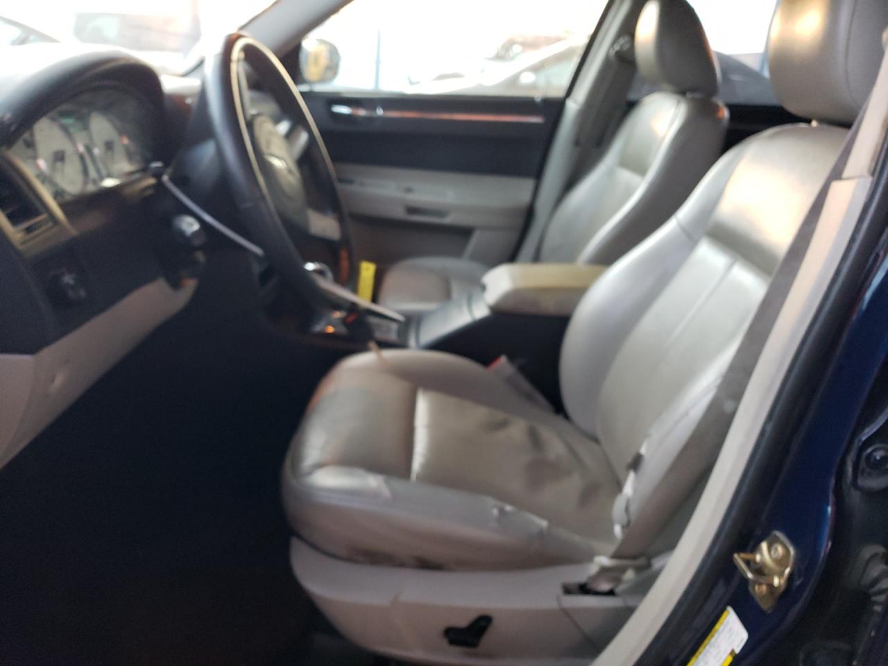 2005 Chrysler 300 - Image 7