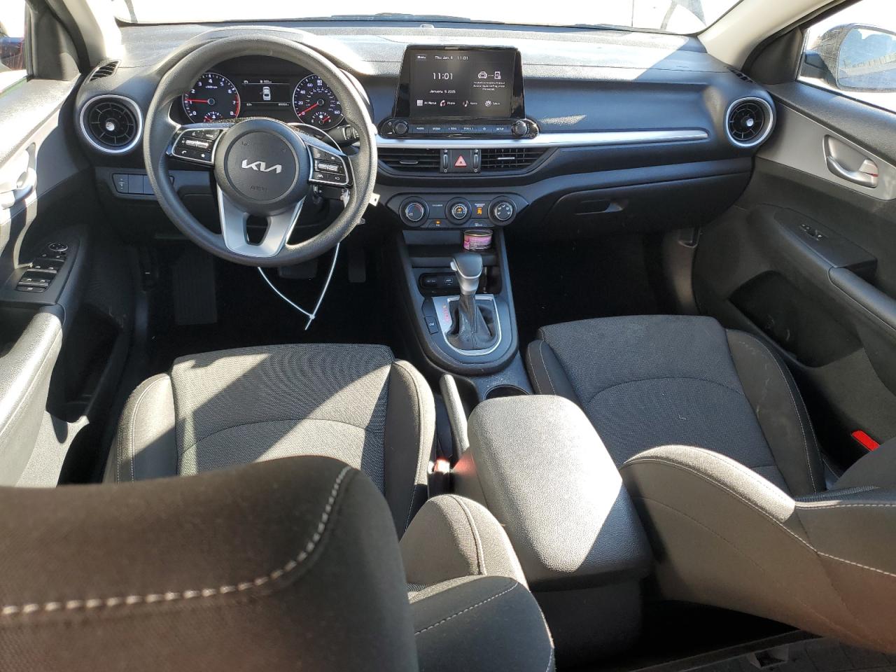 2023 Kia Forte - Image 8