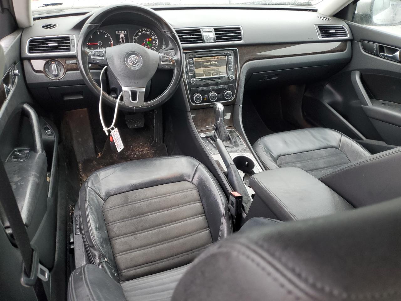2014 Volkswagen Passat - Image 8