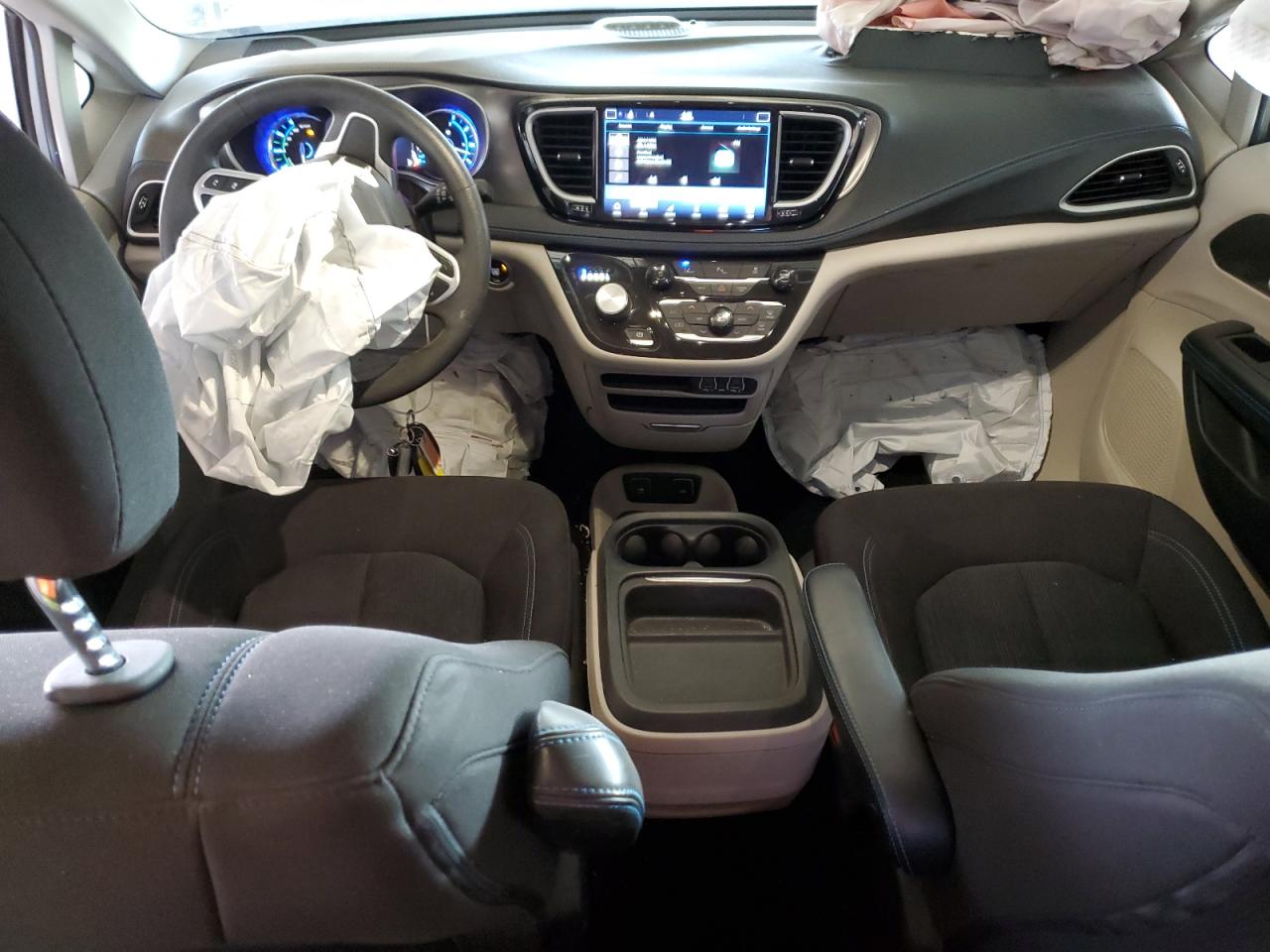 2021 Chrysler Pacifica - Image 8