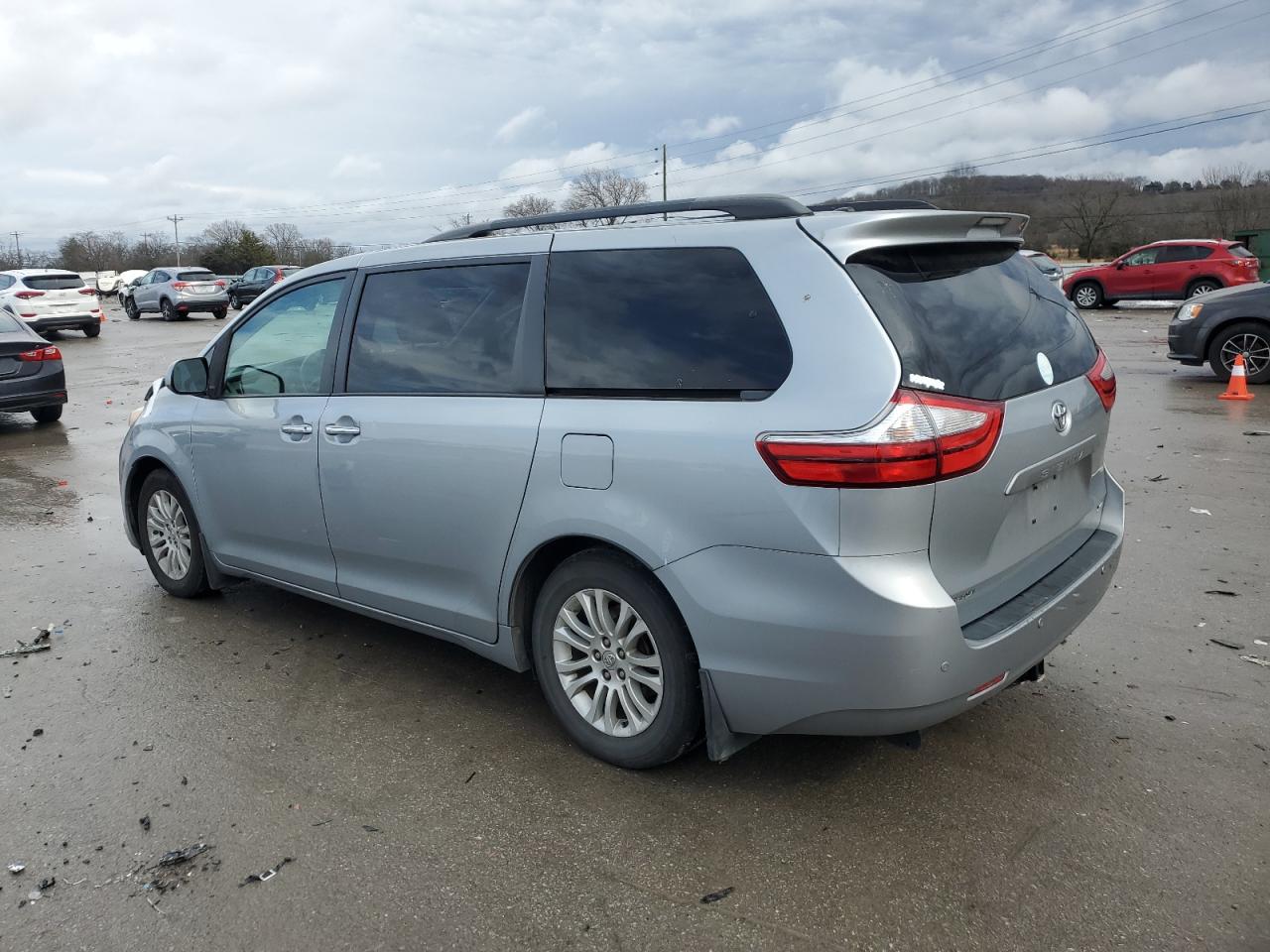2015 Toyota Sienna - Image 2