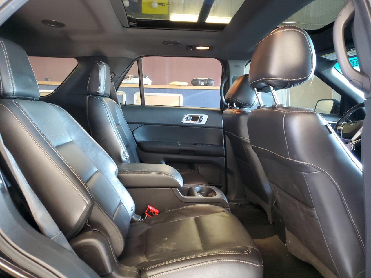2015 Ford Explorer - Image 11