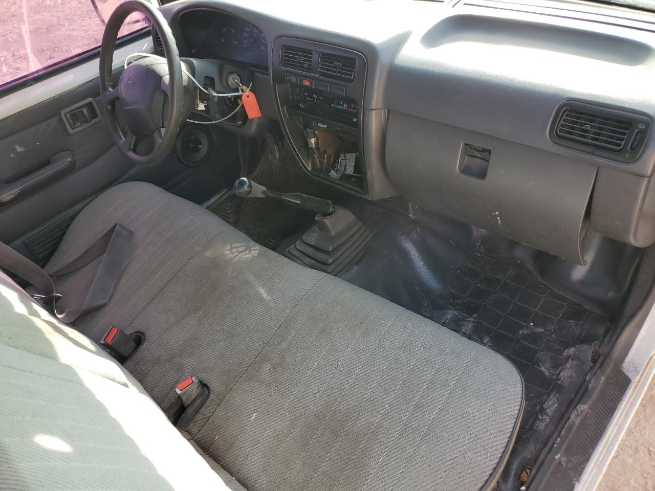 1997 Nissan Navara (Frontier) - Image 8