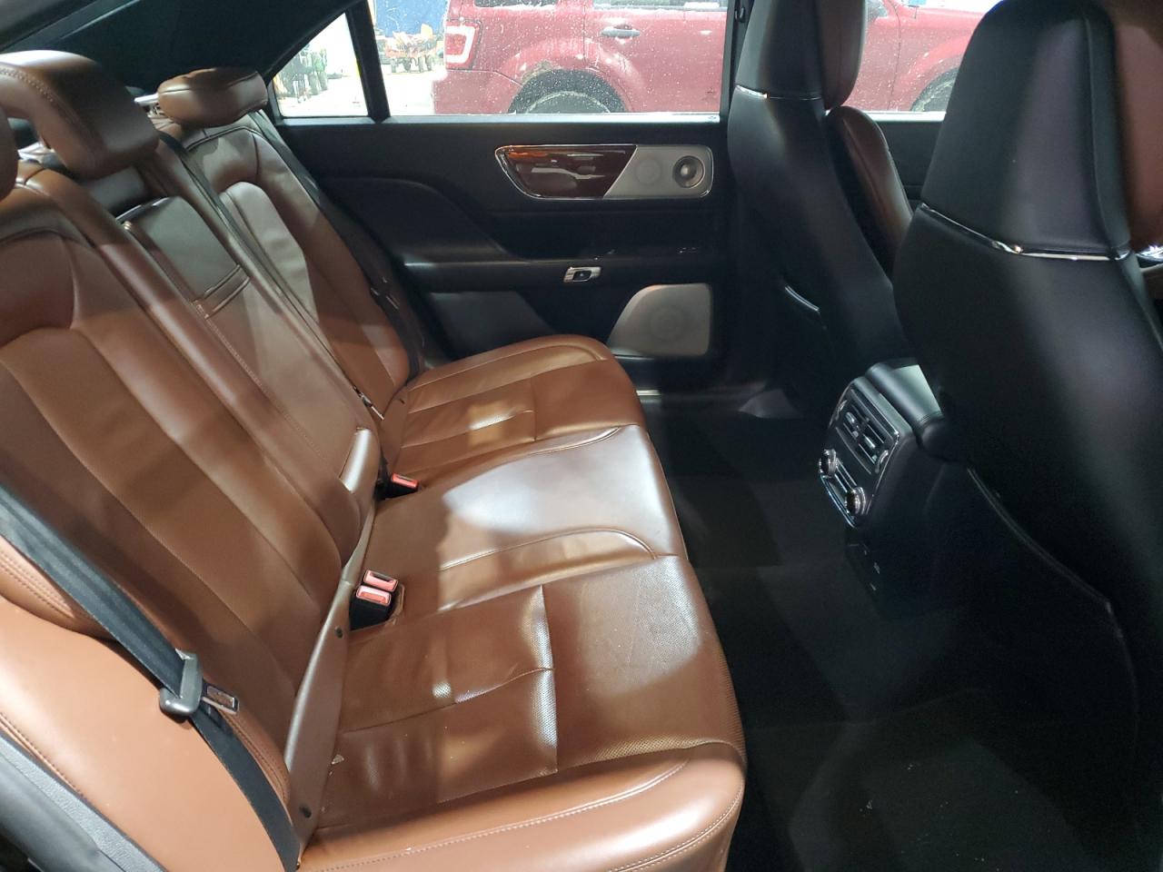 2019 Lincoln Continental - Image 10