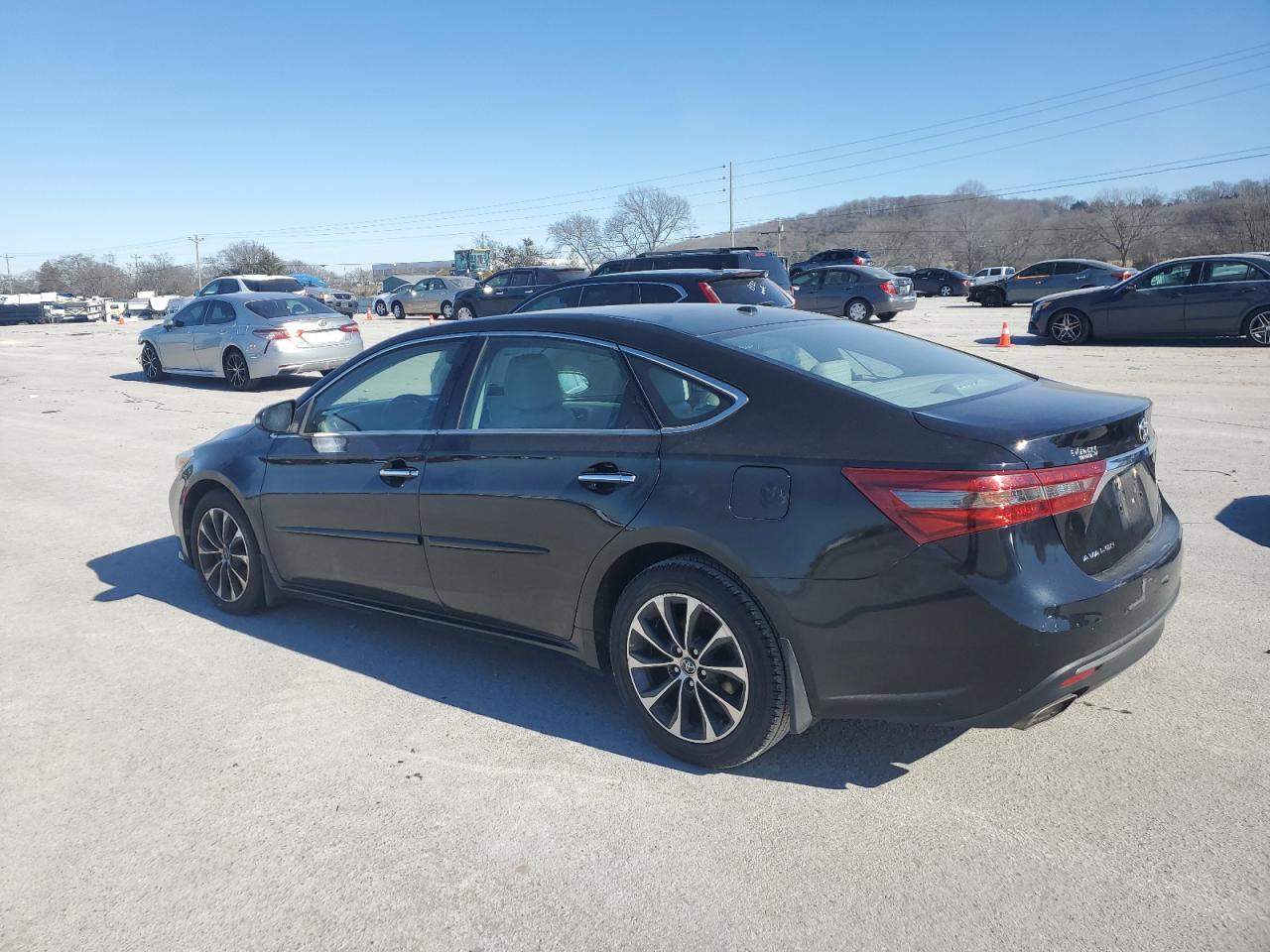 2016 Toyota Avalon - Image 2