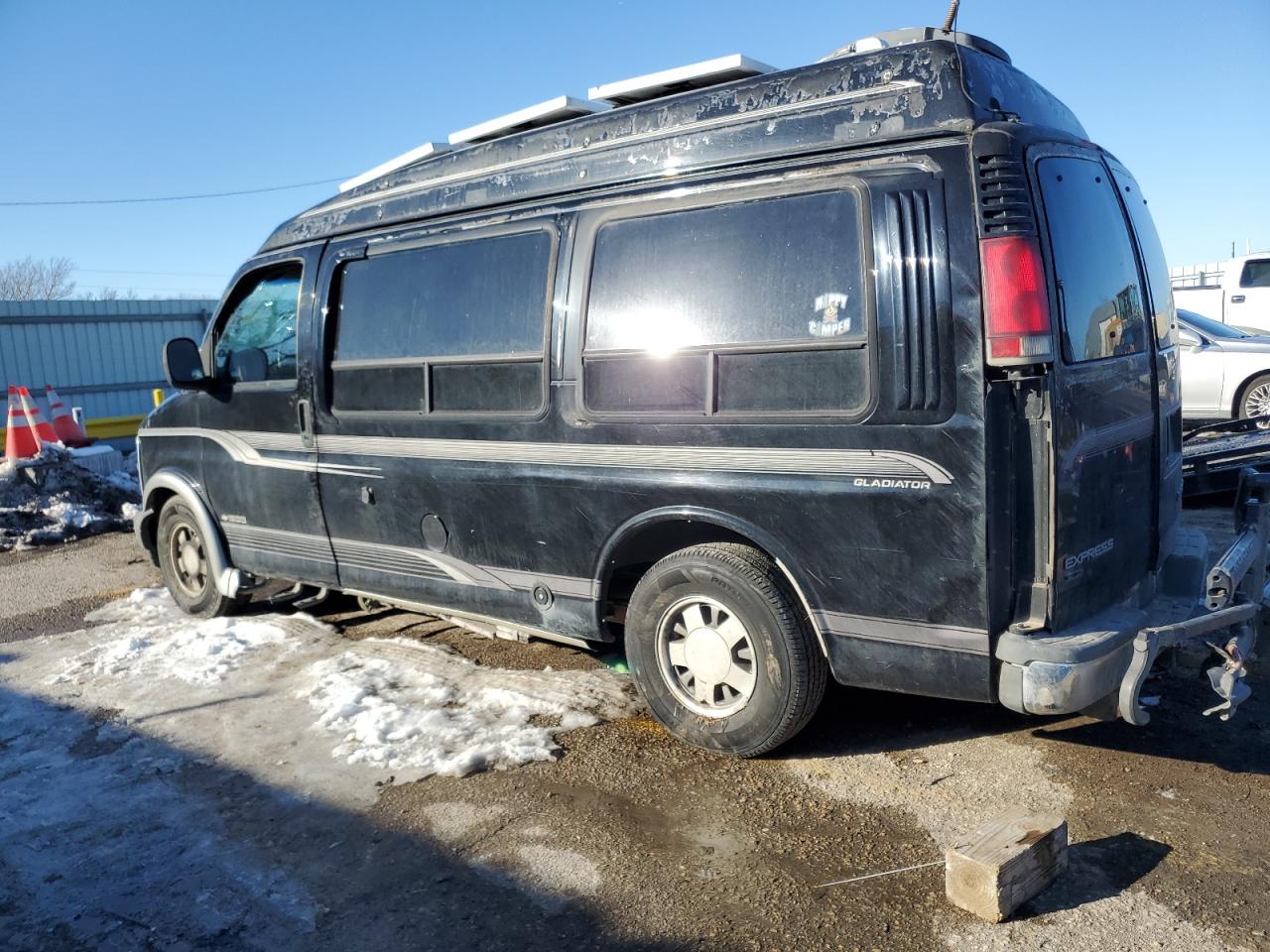 1999 Chevrolet Express - Image 2