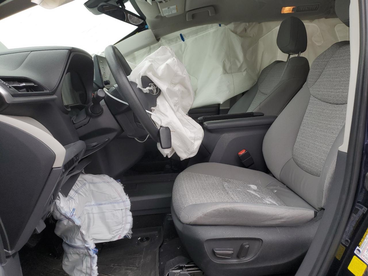 2022 Toyota Sienna - Image 7