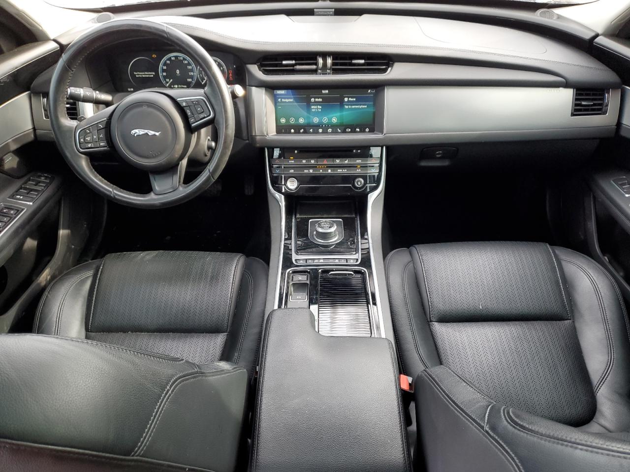 2017 Jaguar XF - Image 8