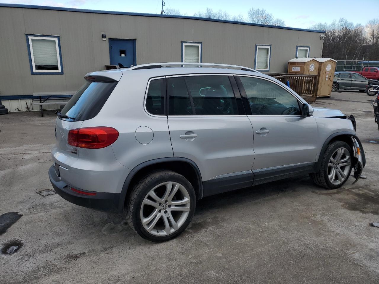 VIN WVGBV7AX8GW617471 2016 VOLKSWAGEN TIGUAN no.3