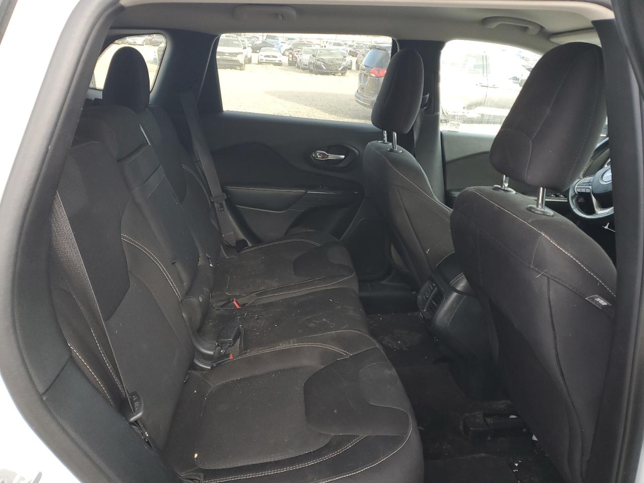 2015 Jeep Grand Cherokee - Image 11