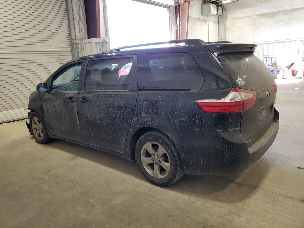 2017 Toyota Sienna - Image 2