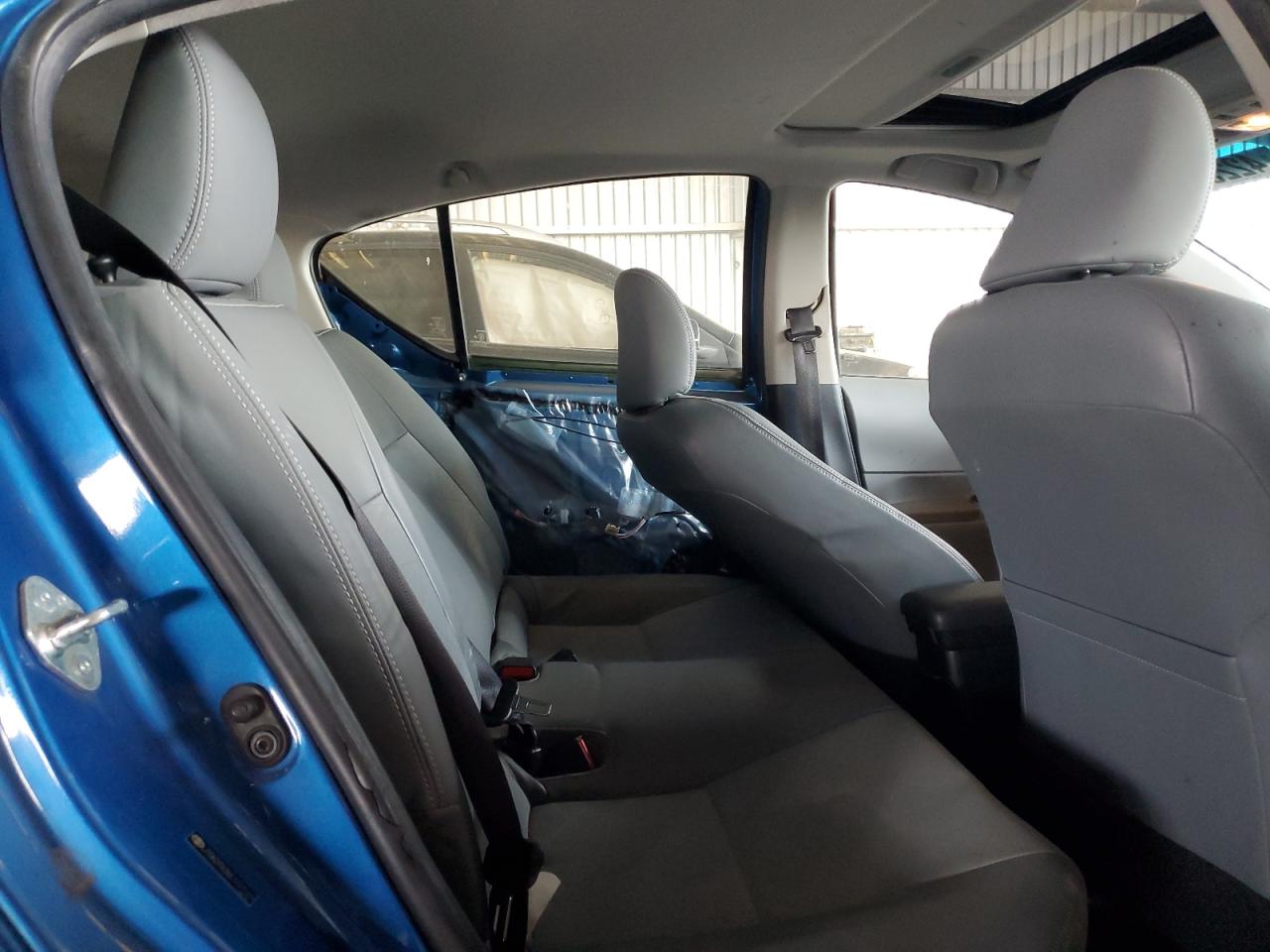 2014 Toyota Prius - Image 10