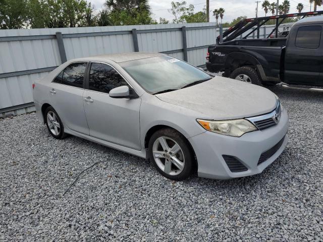  TOYOTA CAMRY 2014 Srebrny