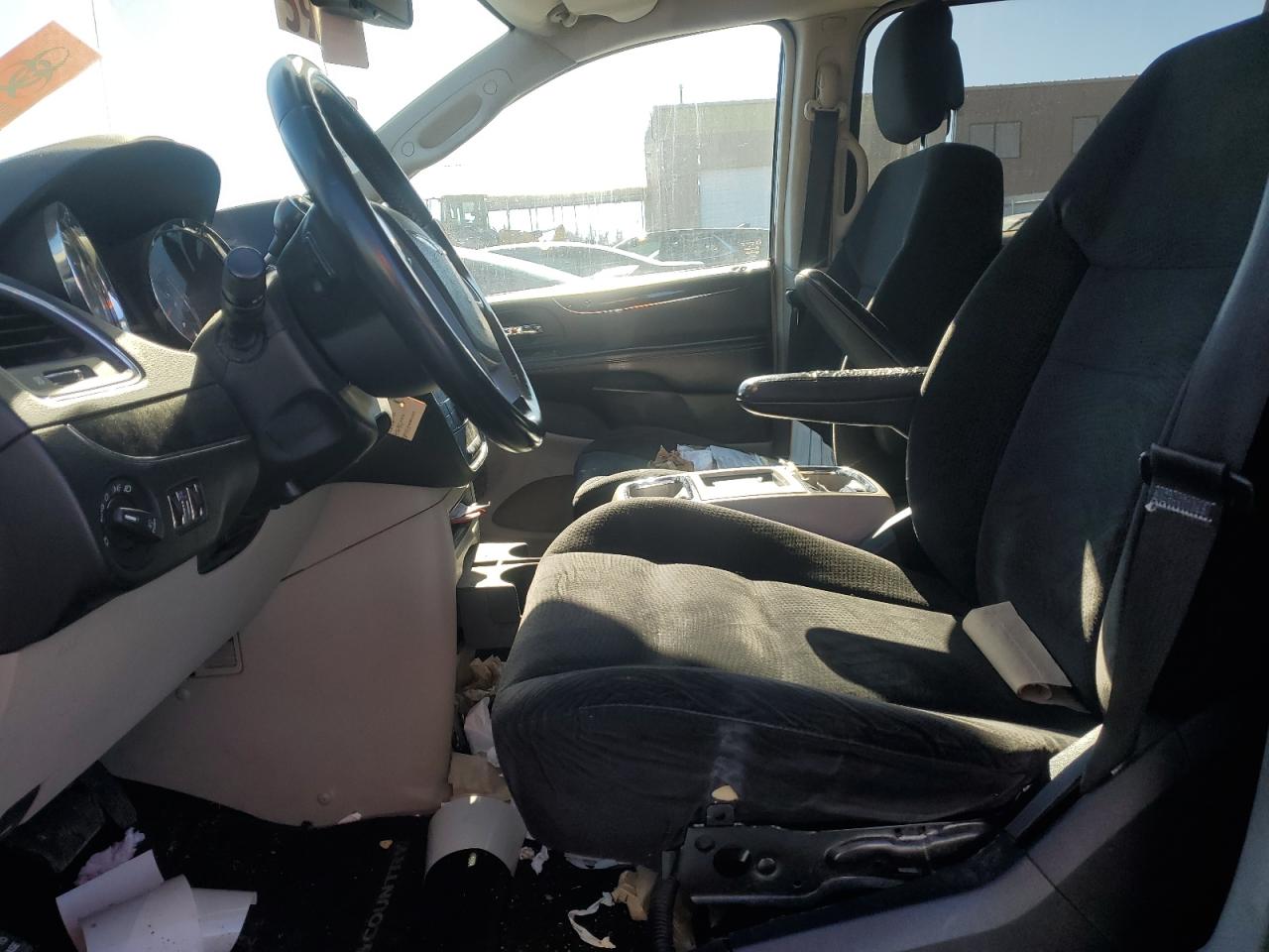 2014 Chrysler Town & Country - Image 7
