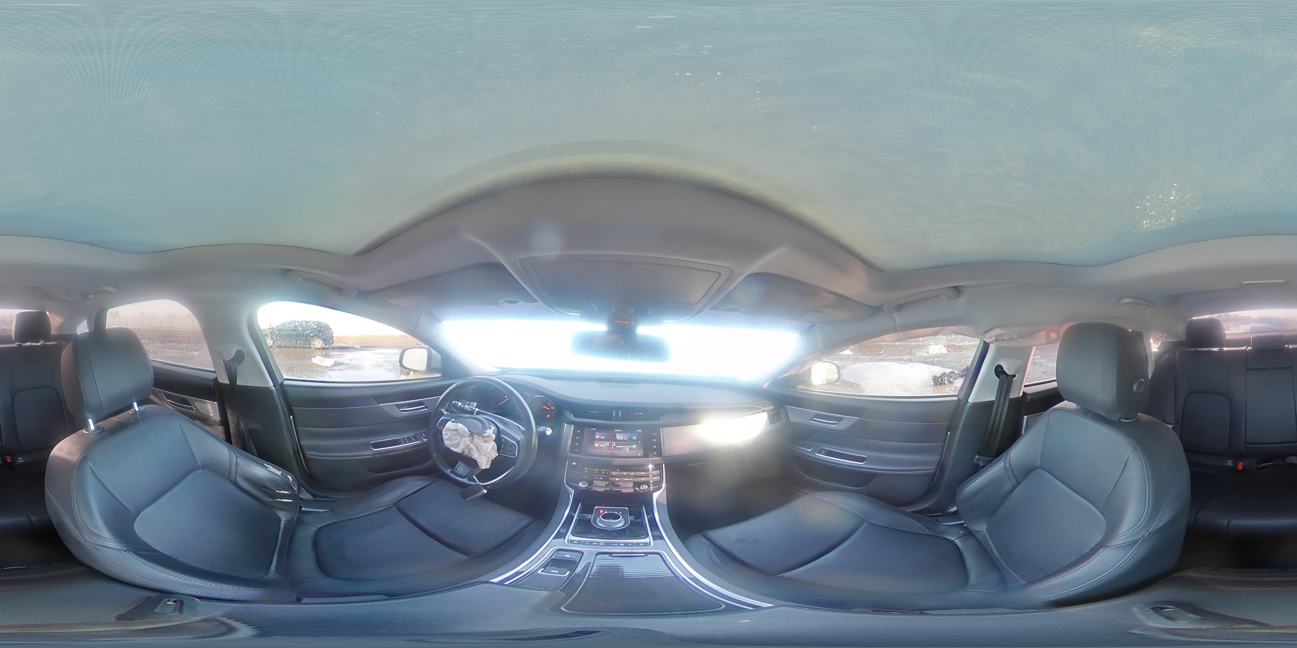 2016 Jaguar XF - Image 12
