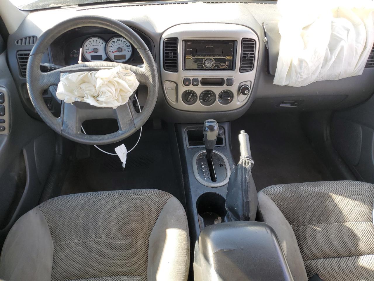 2005 Ford Escape - Image 8