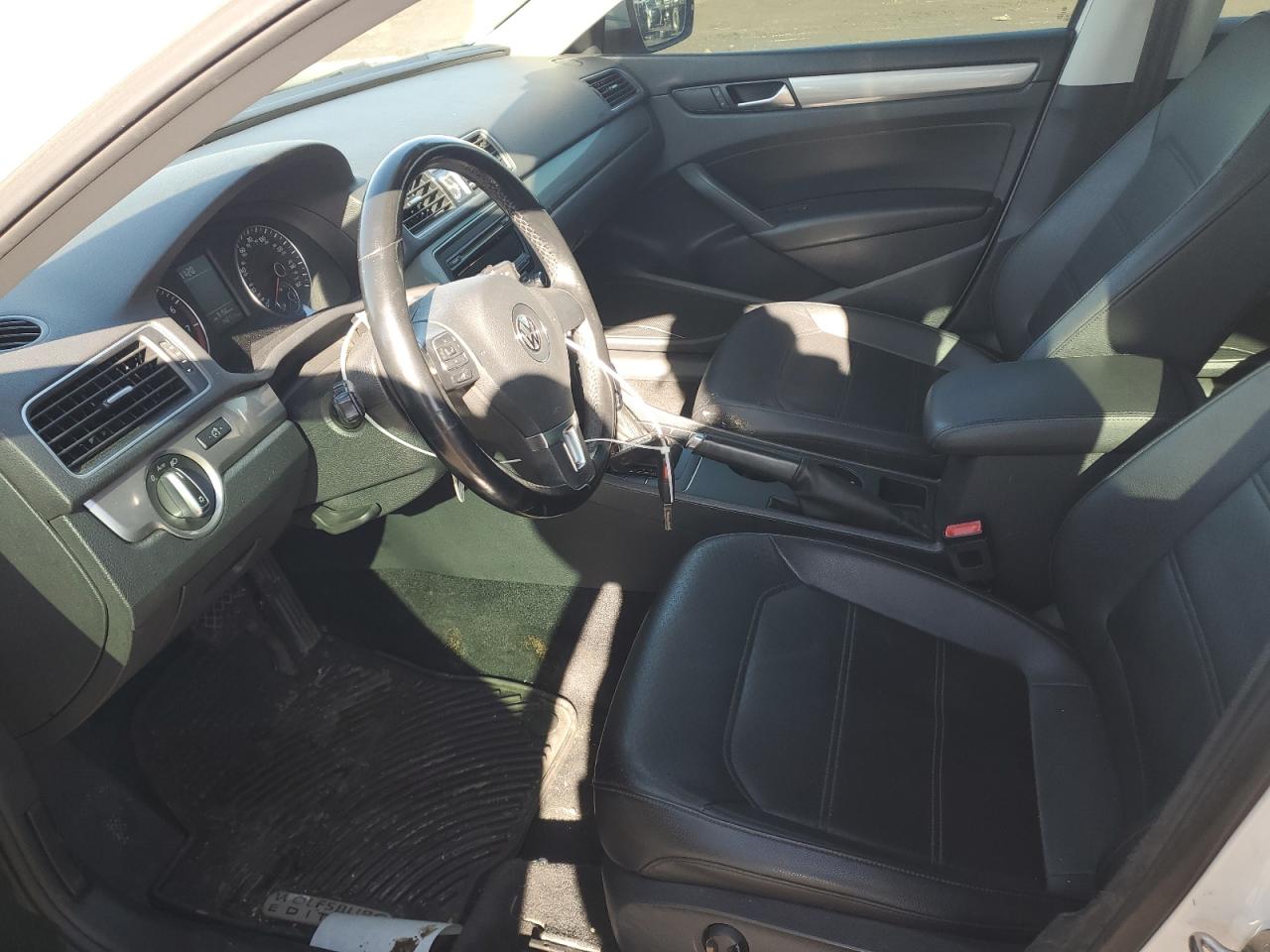 2015 Volkswagen Passat - Image 7