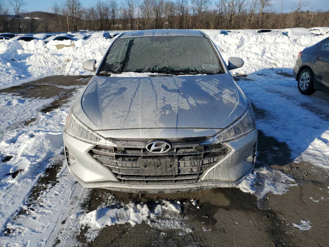2019 Hyundai Elantra - Image 5