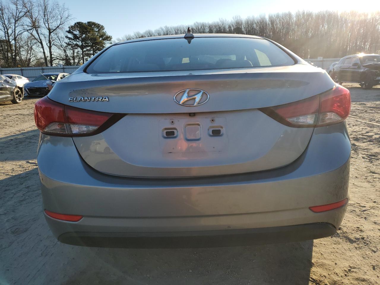 2015 Hyundai Elantra - Image 6