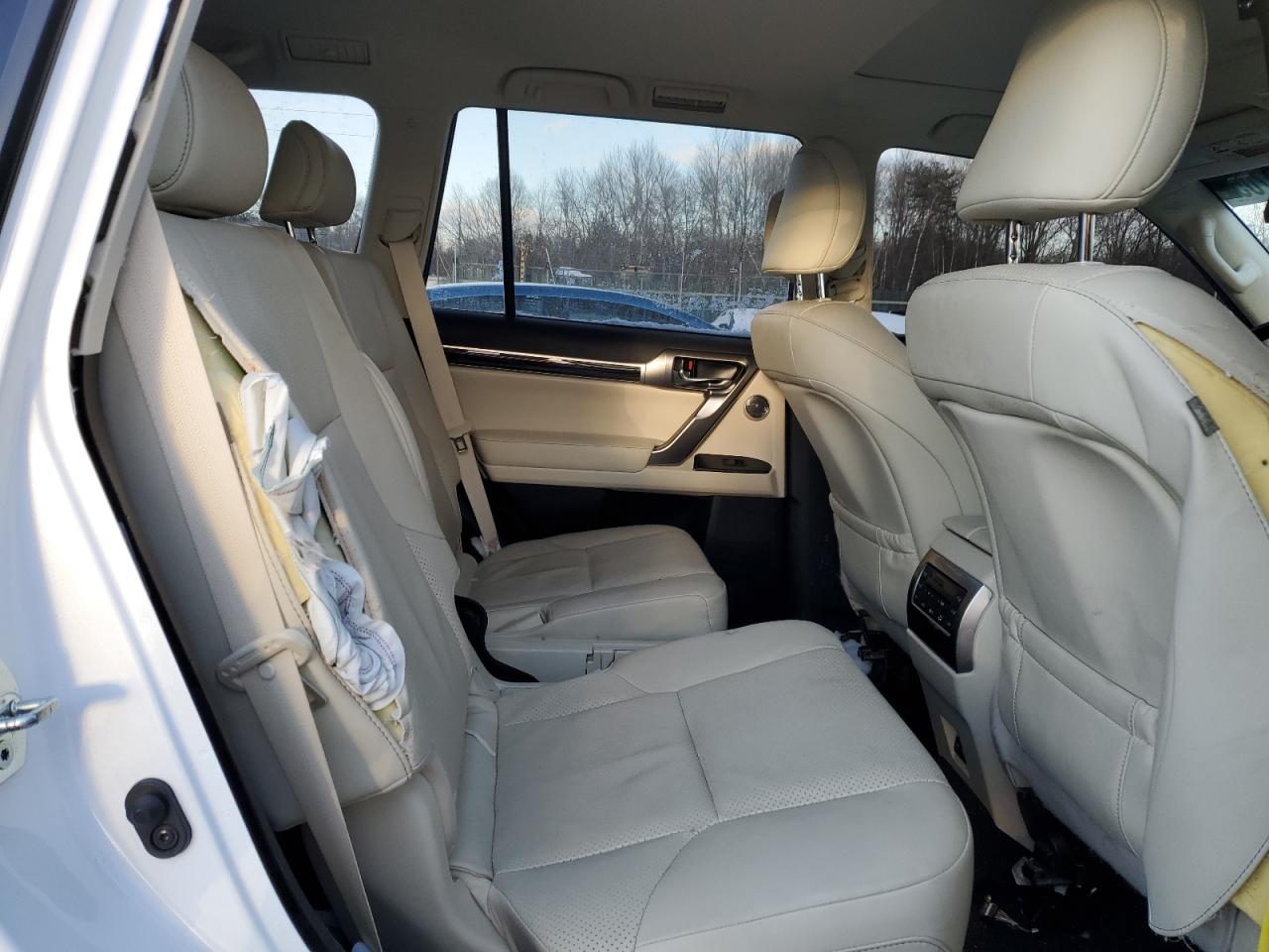 2023 Lexus GX - Image 11