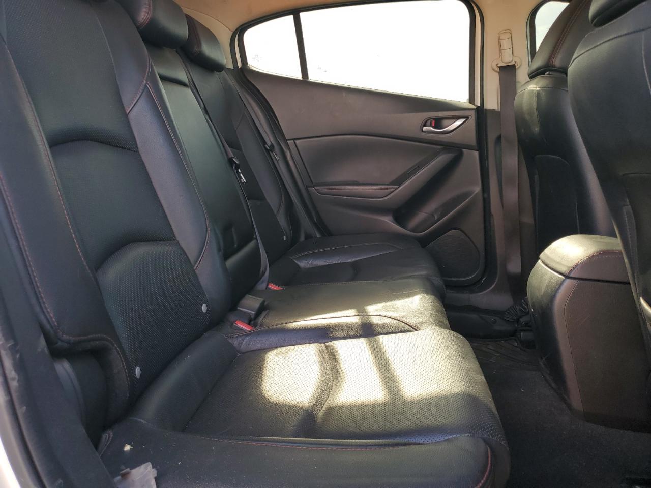 2015 Mazda 3 - Image 11