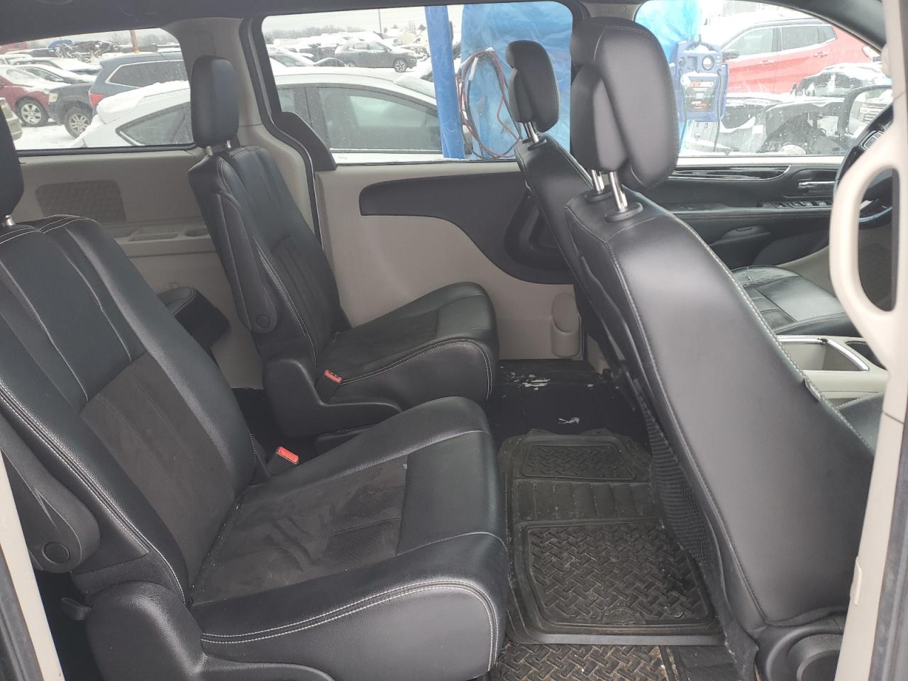 2019 Dodge Caravan - Image 12