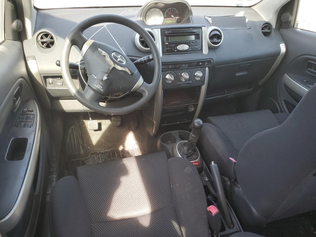 2005 Toyota xA - Image 8