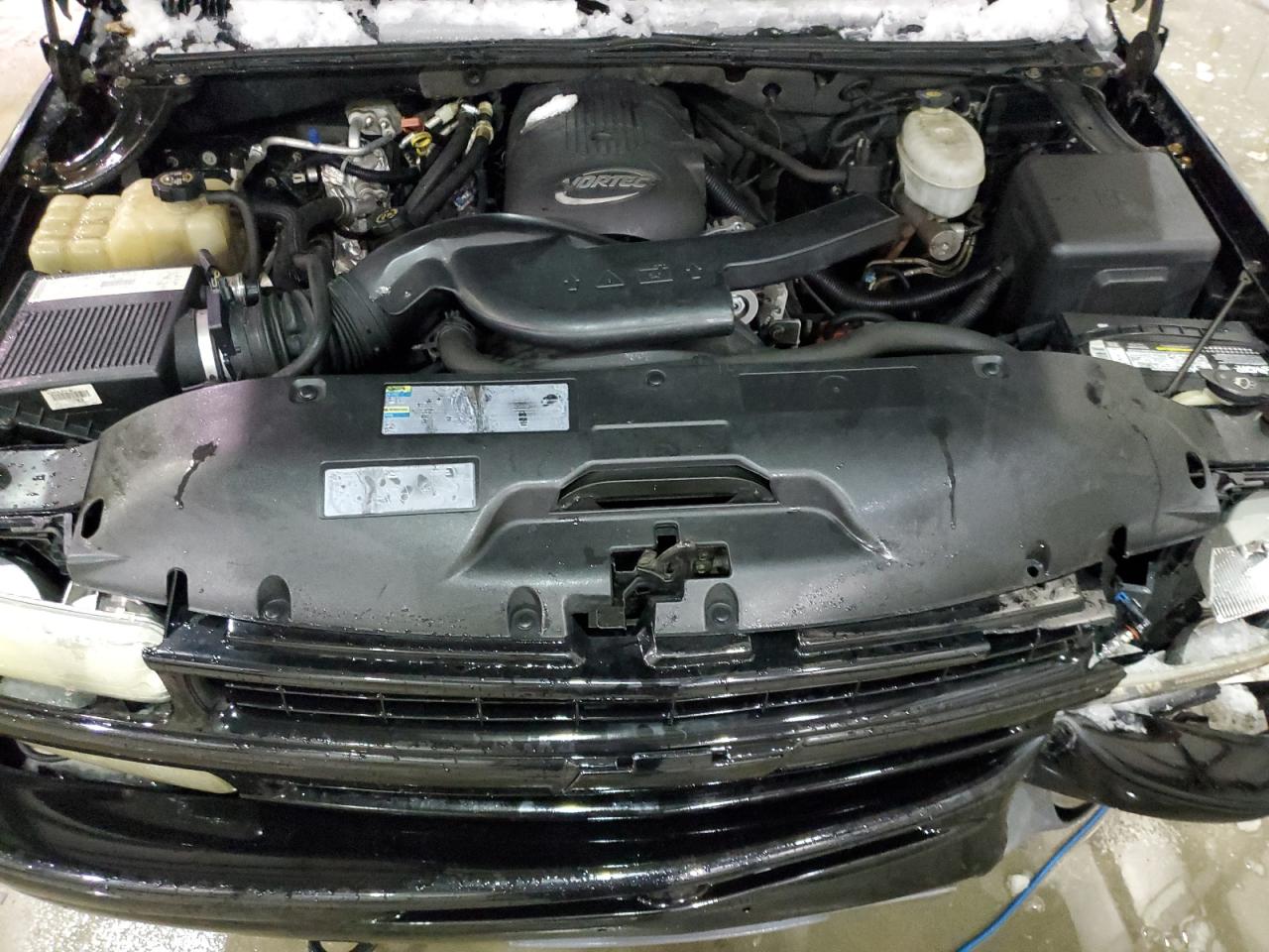 2003 Chevrolet Suburban - Image 12
