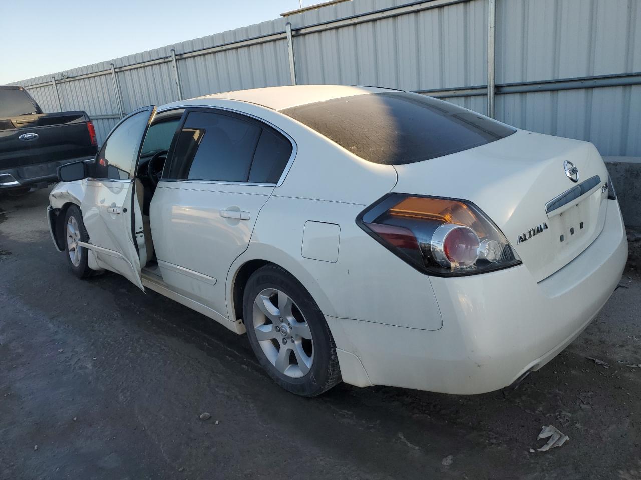 2009 Nissan Altima - Image 2