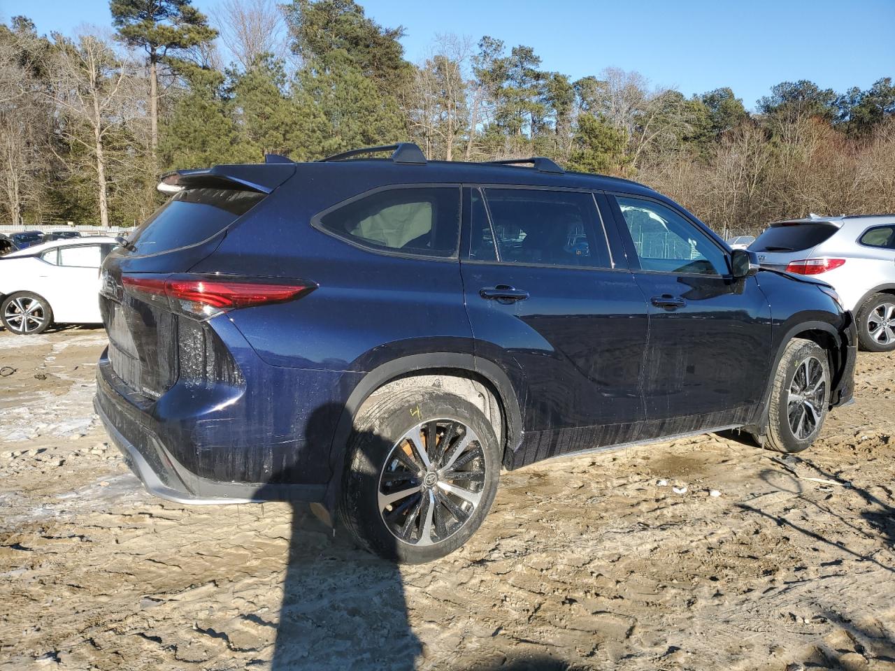 2022 Toyota Highlander - Image 3