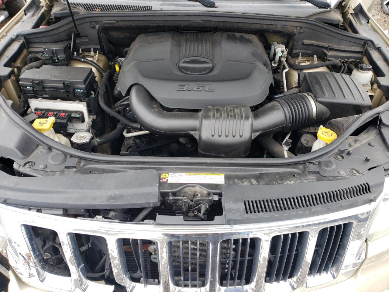 2011 Jeep Grand Cherokee - Image 12