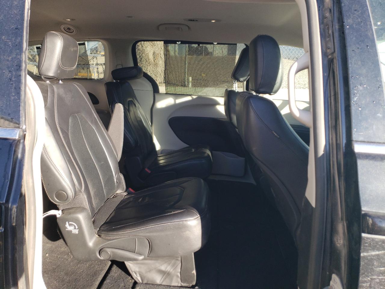 2022 Chrysler Pacifica - Image 11